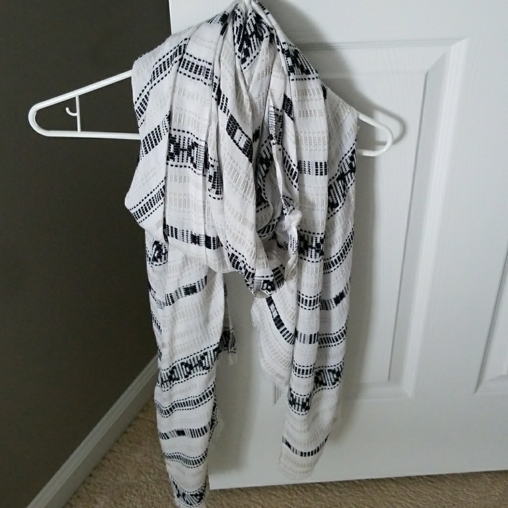 Black and white scarf